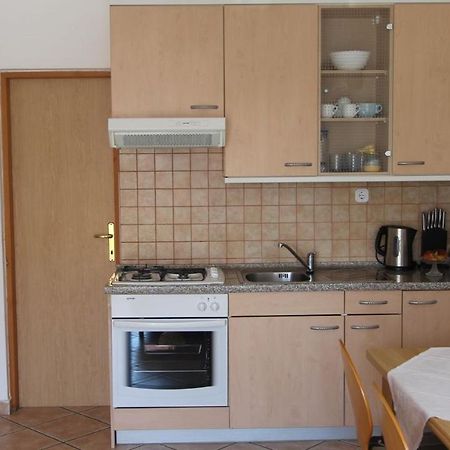 Apartments Grahovac Malinska Buitenkant foto