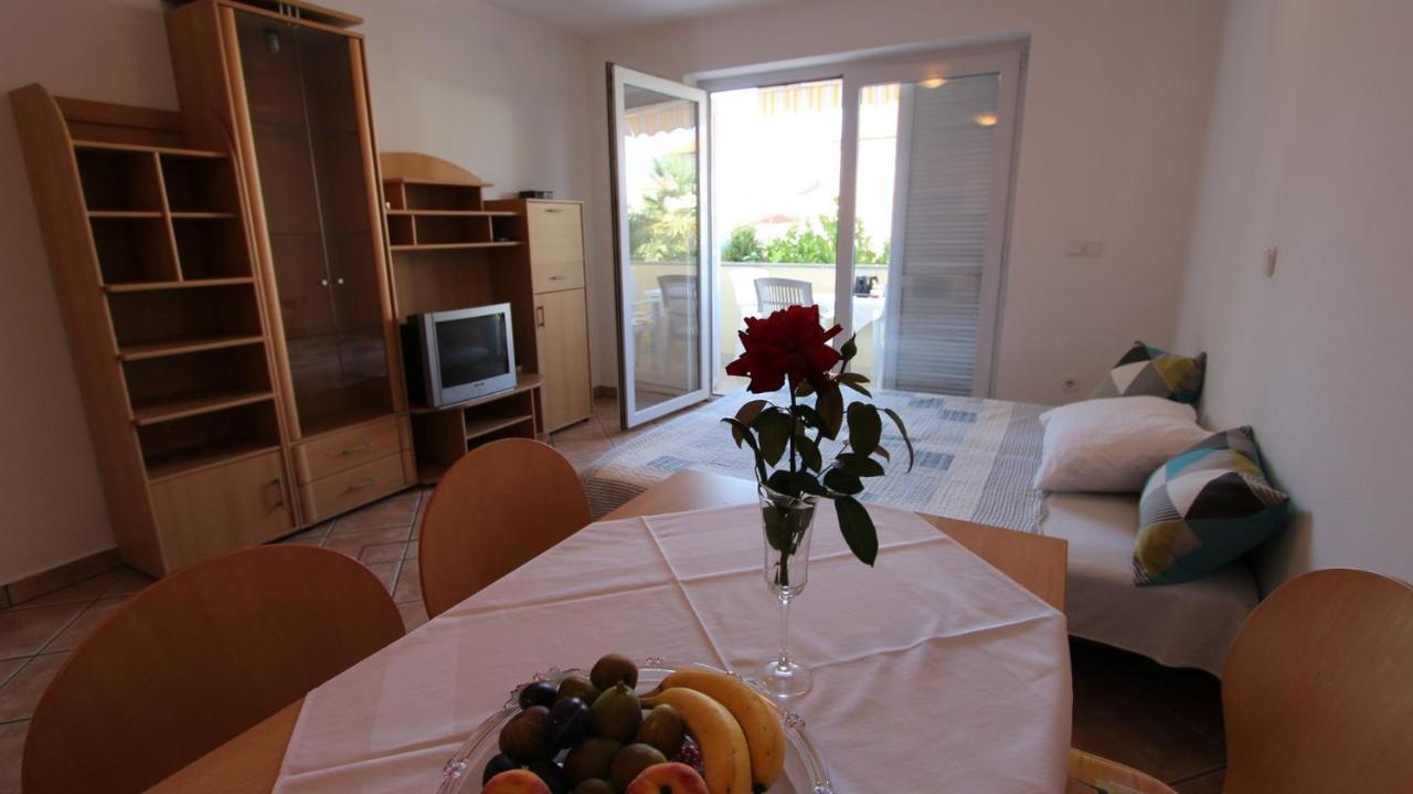 Apartments Grahovac Malinska Buitenkant foto