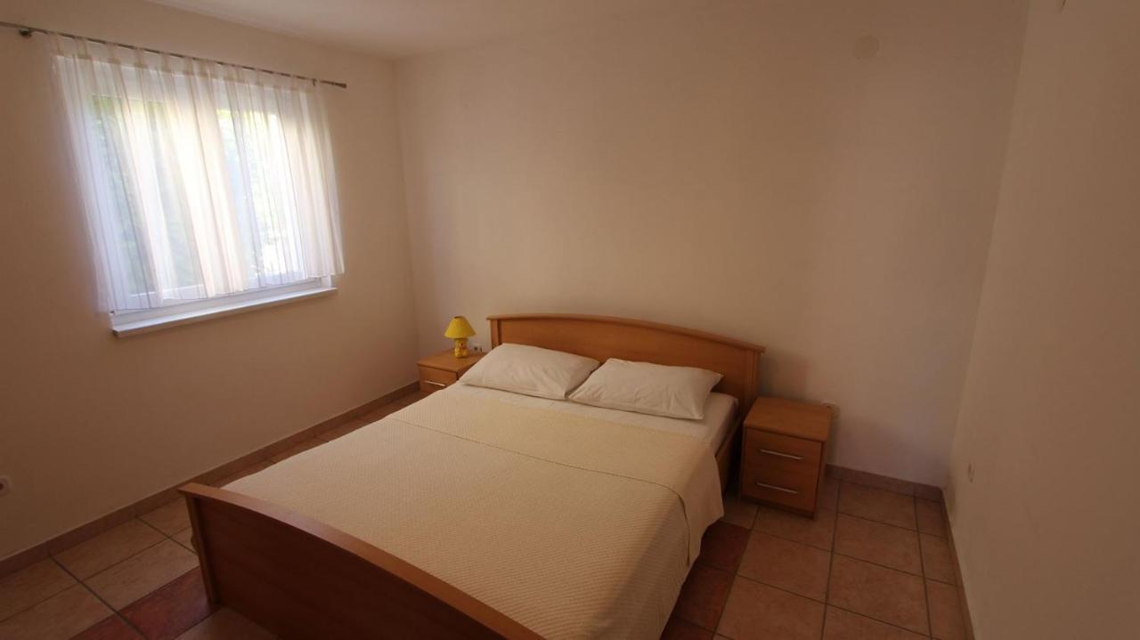 Apartments Grahovac Malinska Buitenkant foto