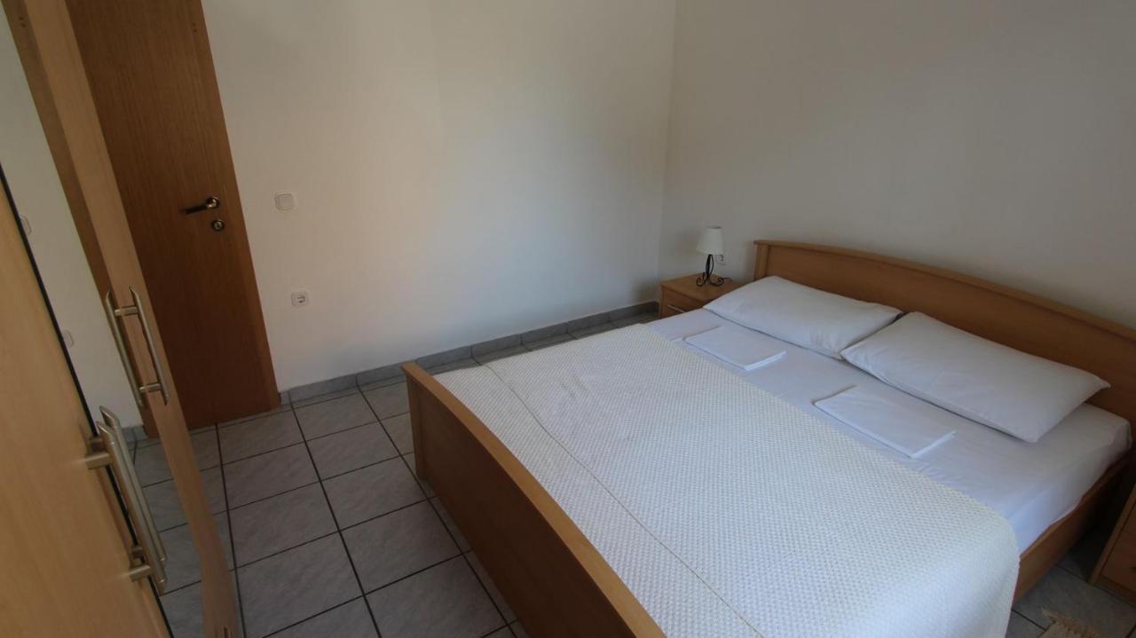 Apartments Grahovac Malinska Buitenkant foto