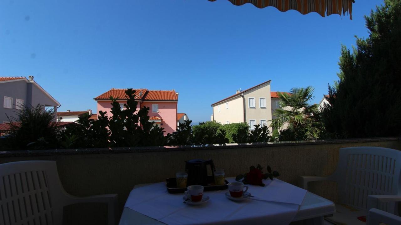 Apartments Grahovac Malinska Buitenkant foto