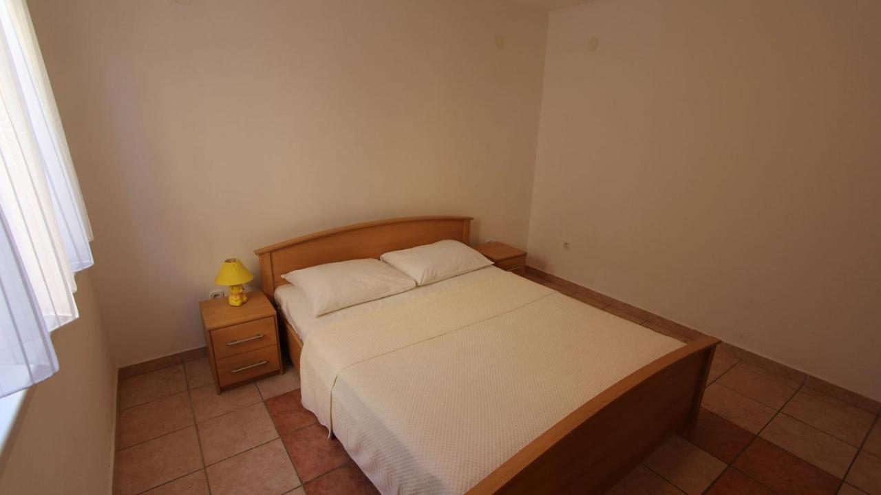 Apartments Grahovac Malinska Buitenkant foto