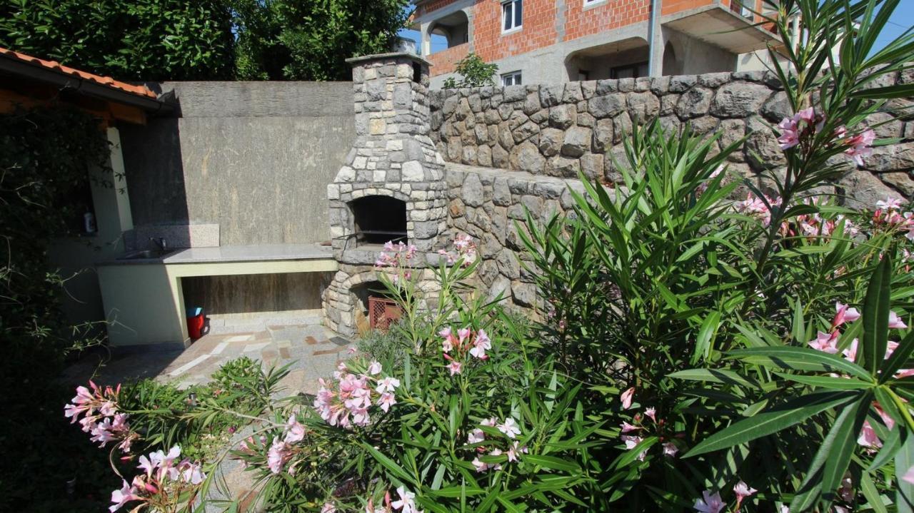 Apartments Grahovac Malinska Buitenkant foto